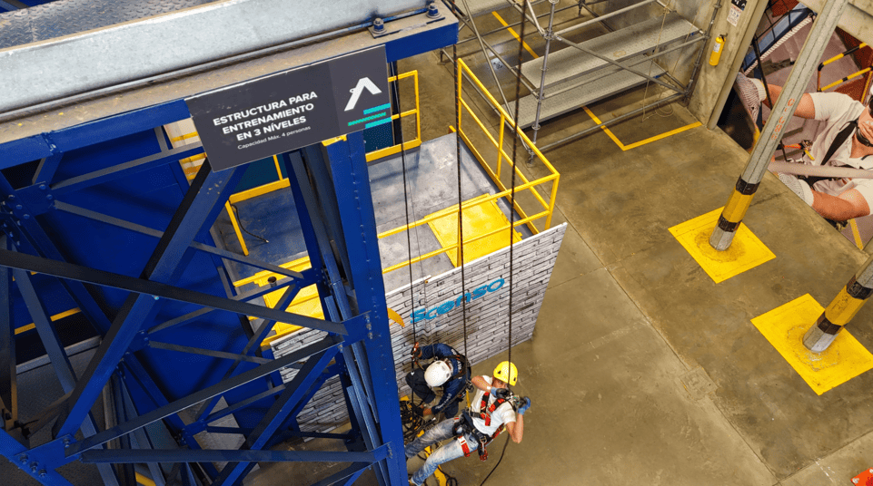 Reentrenamiento sectorial 4272 - Ascenso seguridad en alturas