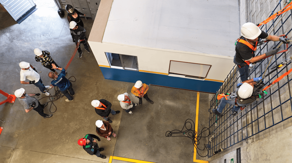 Reentrenamiento sectorial 4272 - Ascenso seguridad en alturas